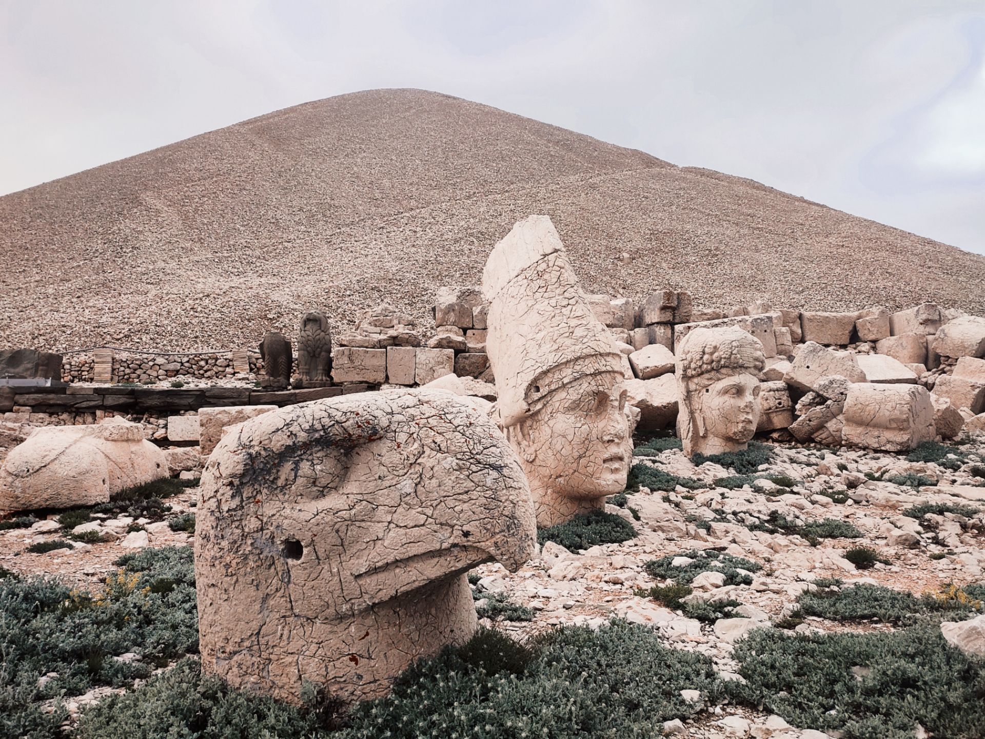 Paysage d’Anatolie en Turquie, entre vastes plateaux, montagnes et terres façonnées par des millénaires d’histoire