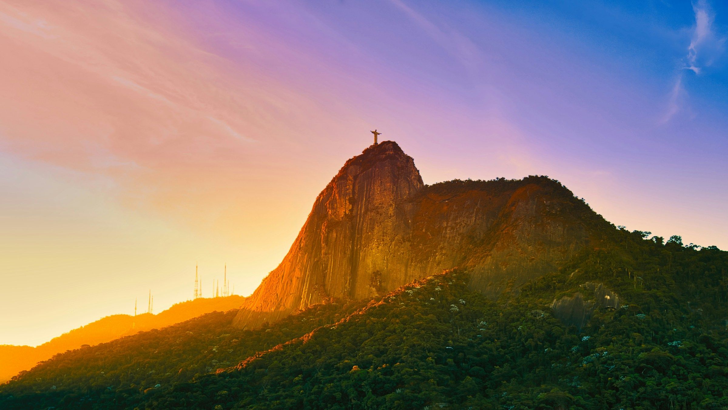 Christ Rédempteur sur le Corcovado à Rio de Janeiro au Brésil, dominant la ville et la baie